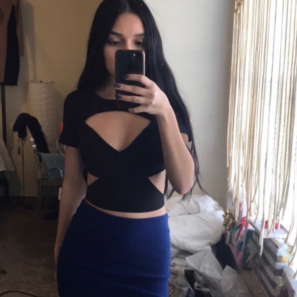 Tobi “cut out” crop top